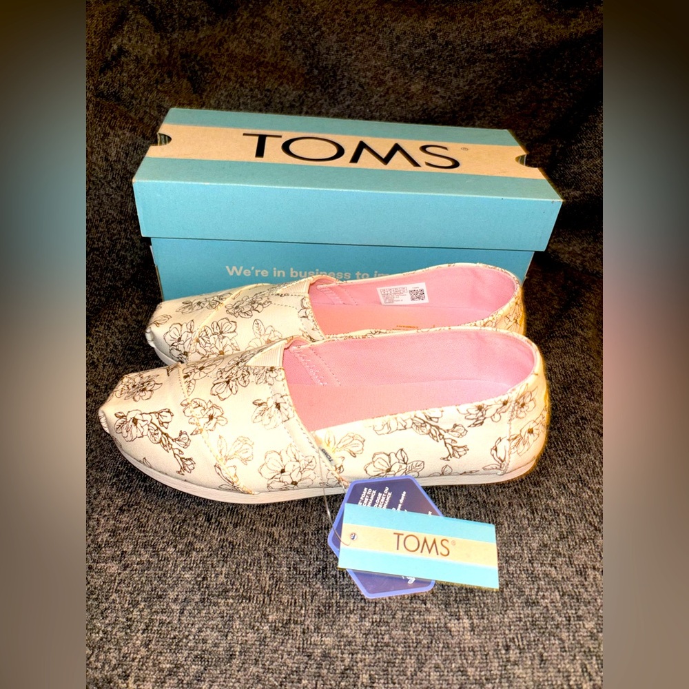 New in box Toms Alpargatas light natural foil magnolia print size 8
